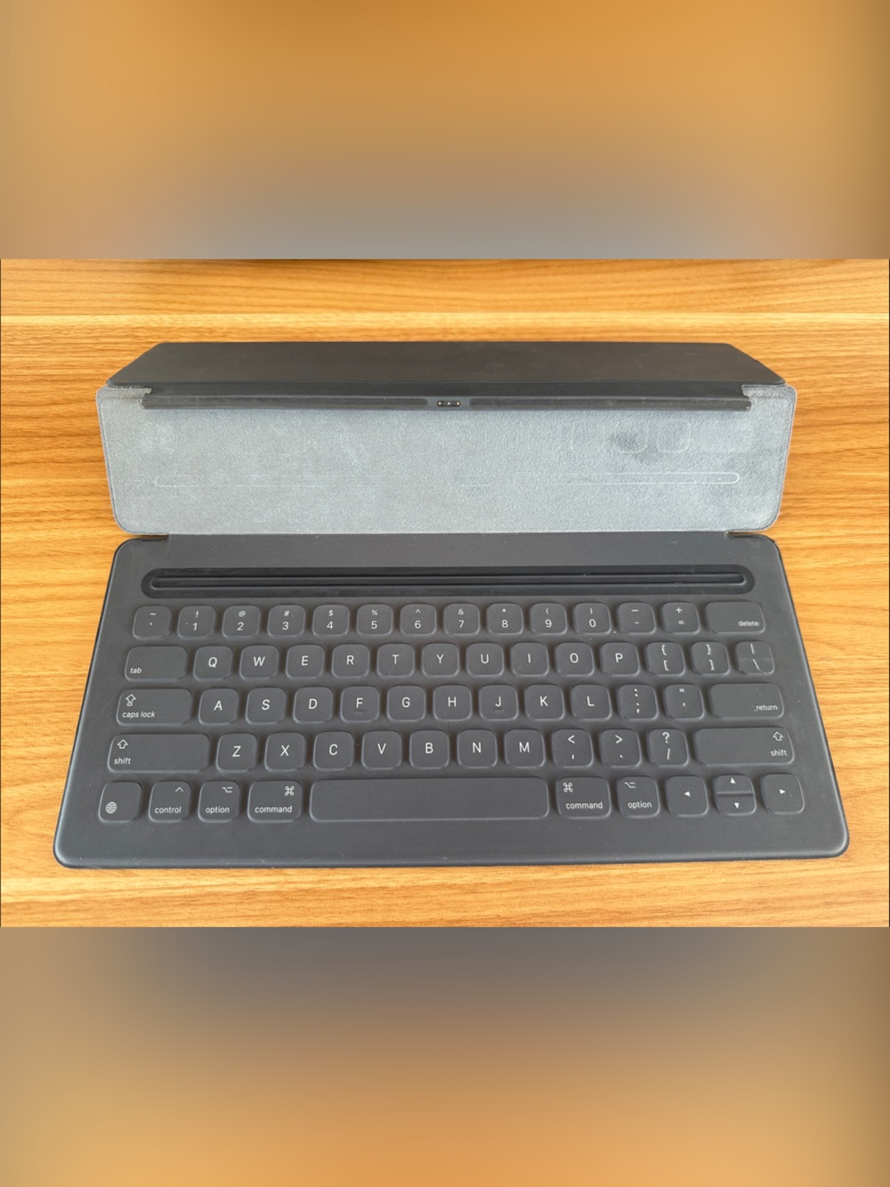 Apple Smart Keyboard Folio - Black / Dark Gray